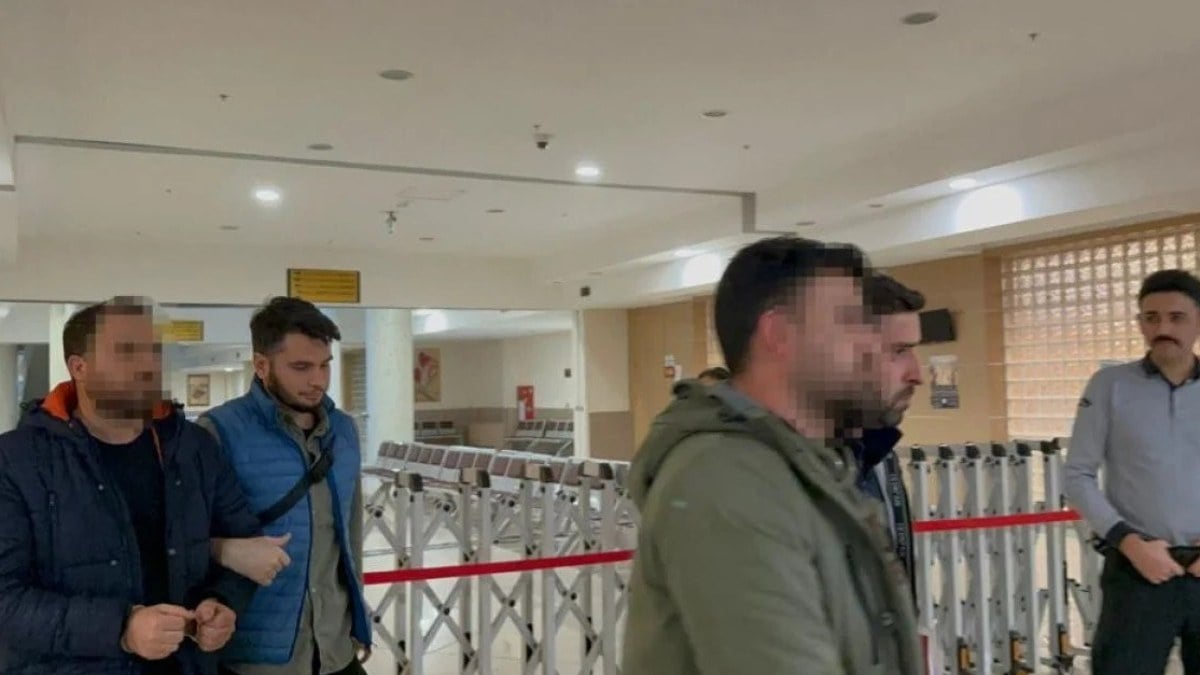 Eski milli futbolcu Oktay Derelioğlu’na darp iddiası: Sanıklar hakim karşısına çıktı