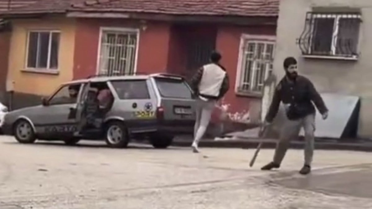 Eskişehir’de iki grubun taşlı sopalı kavgası