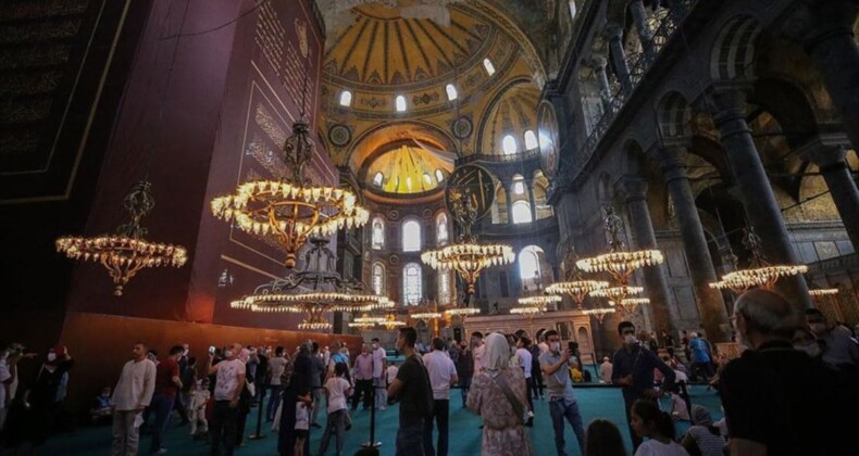 Fiyat netleşti: Ayasofya Camii yabancı turistlere ücretli olacak