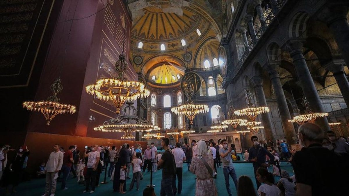 Fiyat netleşti: Ayasofya Camii yabancı turistlere ücretli olacak