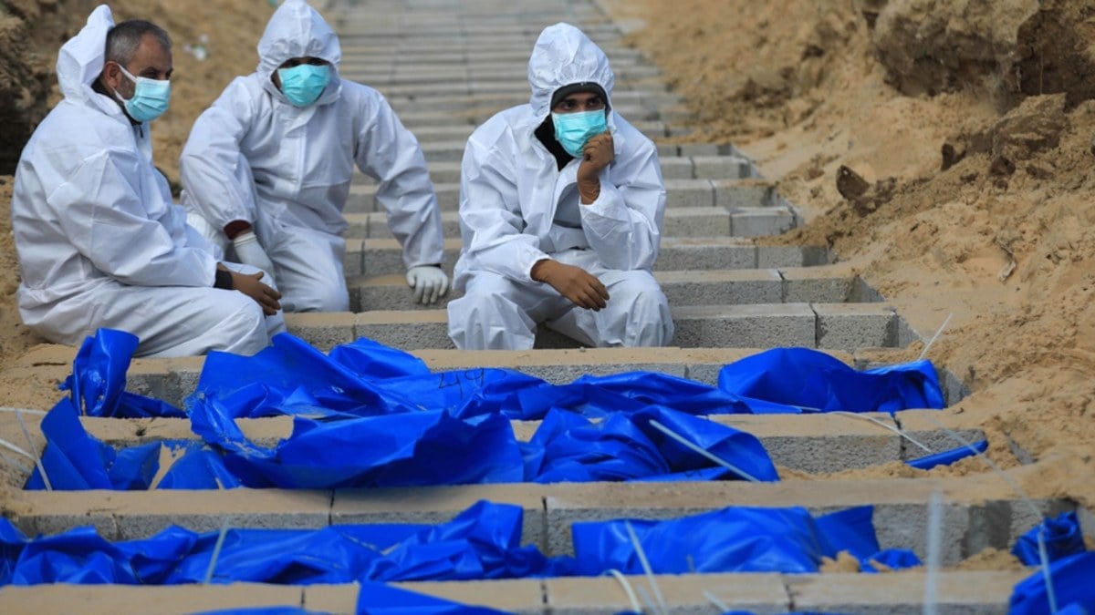 Gazze’de kaçırılan 100 Filistinlinin cenazesi toplu mezara gömüldü