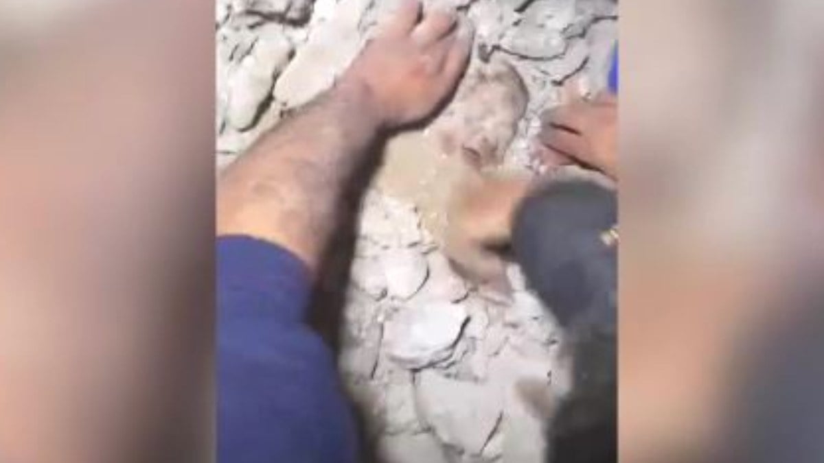 Gazze’de mucize gibi olay! Kız bebek enkazın altından sağ çıkarıldı…