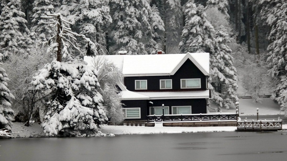 Gölcük Tabiat Parkı kar manzaralarıyla büyüledi