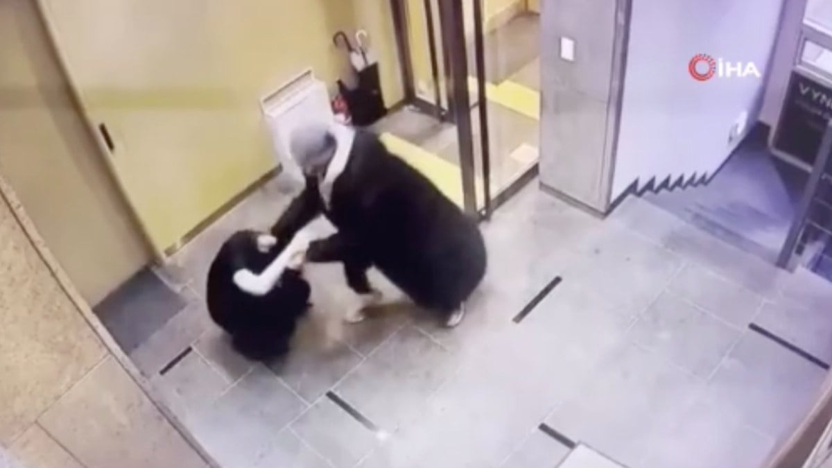 Güney Koreli milletvekiline taşlı saldırı: Görüntüler ortaya çıktı