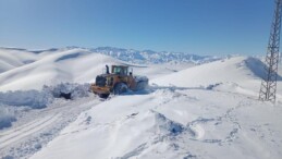 Hakkari’de 284 yerleşim yerinin yolu ulaşıma kapandı