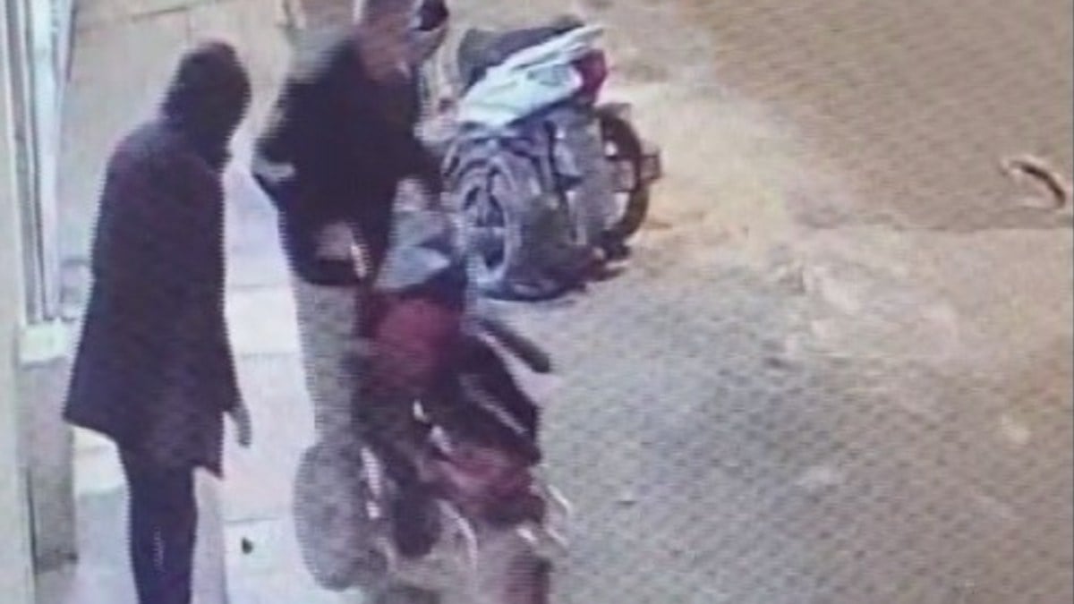 Hatay’da bir vatandaş engelli olduğunu düşündüğü hırsıza yardım etti