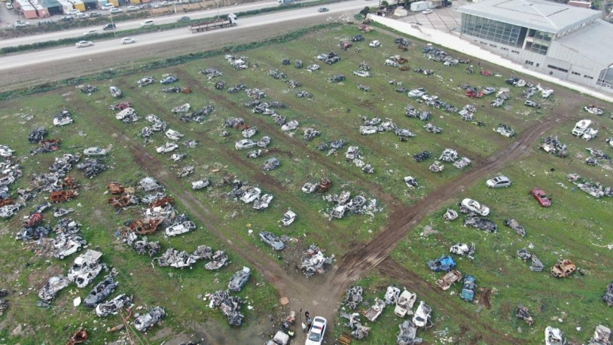 Hatay’da enkazdan çıkartılan 18 bin 931 hurda araç sahiplerine teslim edildi