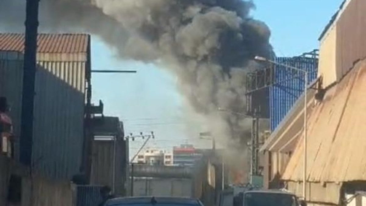 Hatay’da fabrika alev alev yandı: İtfaiye dakikalarca uğraştı