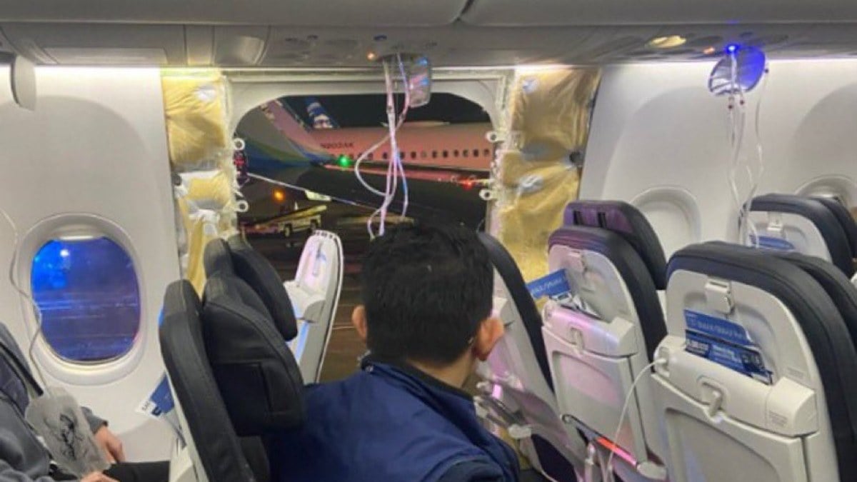 Havada korku dolu anlar! Alaska Havayolları uçağı ABD’den havalandı: Gökyüzünde penceresi koptu…