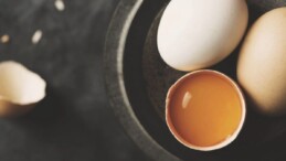Her gün yumurta yiyenlere kötü haber! Verdiği zararı duyan bir daha ağzına sürmüyor