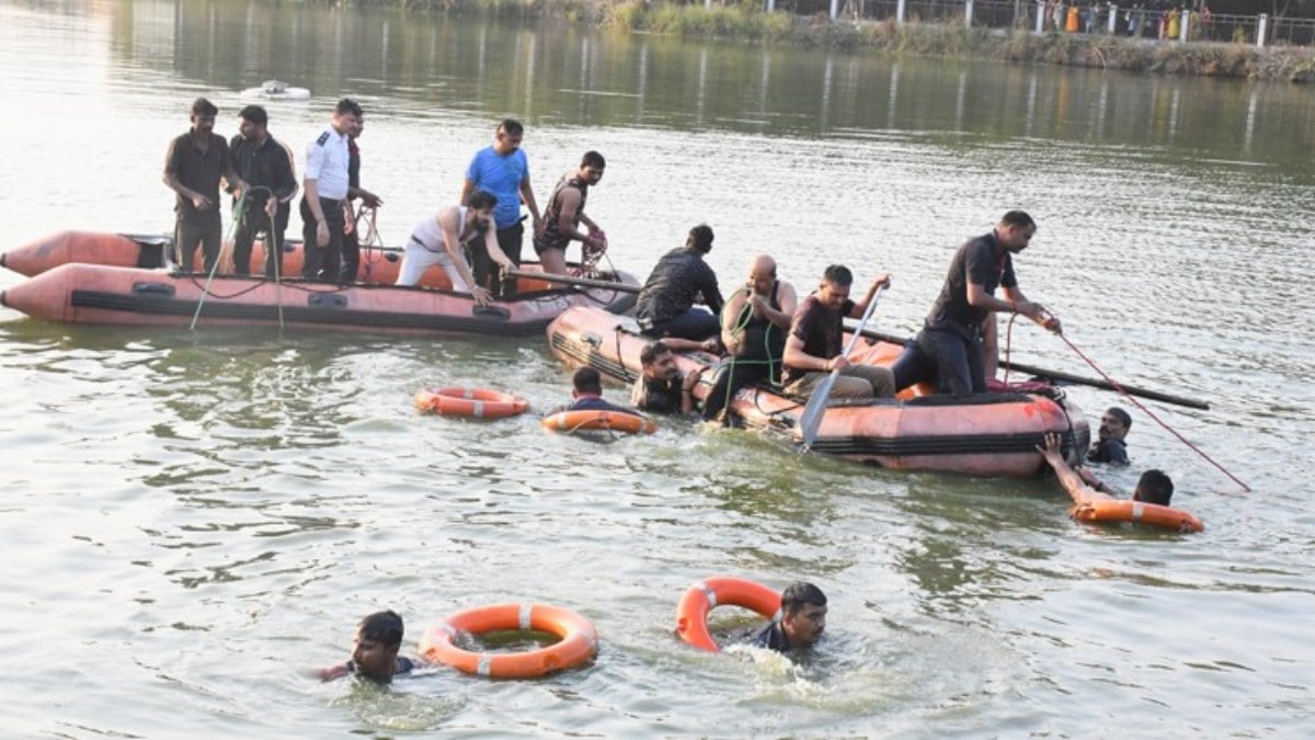 Hindistan’da öğrencileri taşıyan tekne alabora oldu: 14 ölü