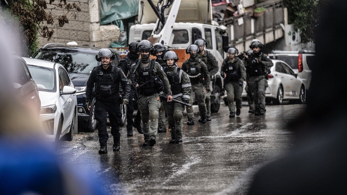 İsrail ordusu 14. cuma namazını da engelledi! Gaz bombalı saldırı…