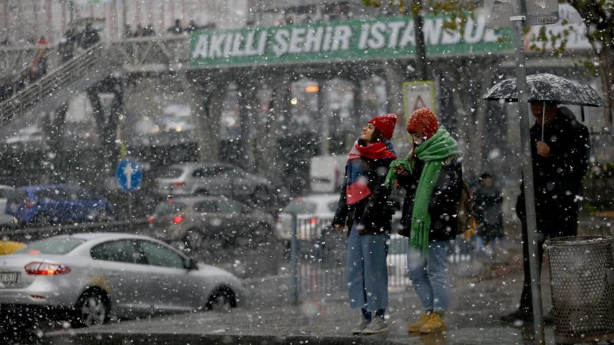 İstanbul’a kar geliyor: AKOM tarih vererek uyardı