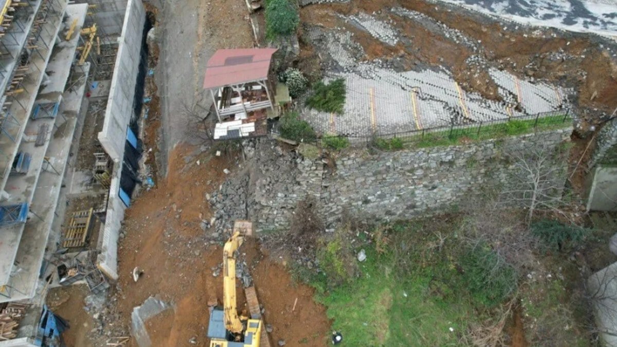 İstanbul’da 20 daireli bina boşaltıldı! Sebebi bakın neymiş…