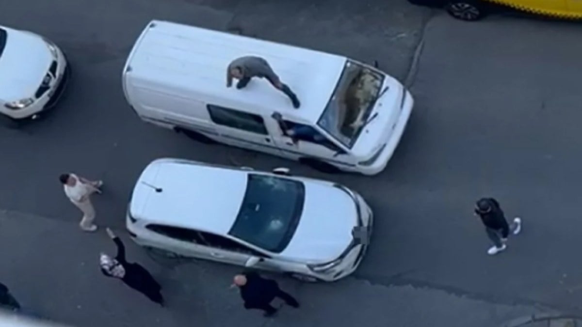 İstanbul’da balyozlu yol verme kavgası! Saldırgan sürücüler tutuklandı