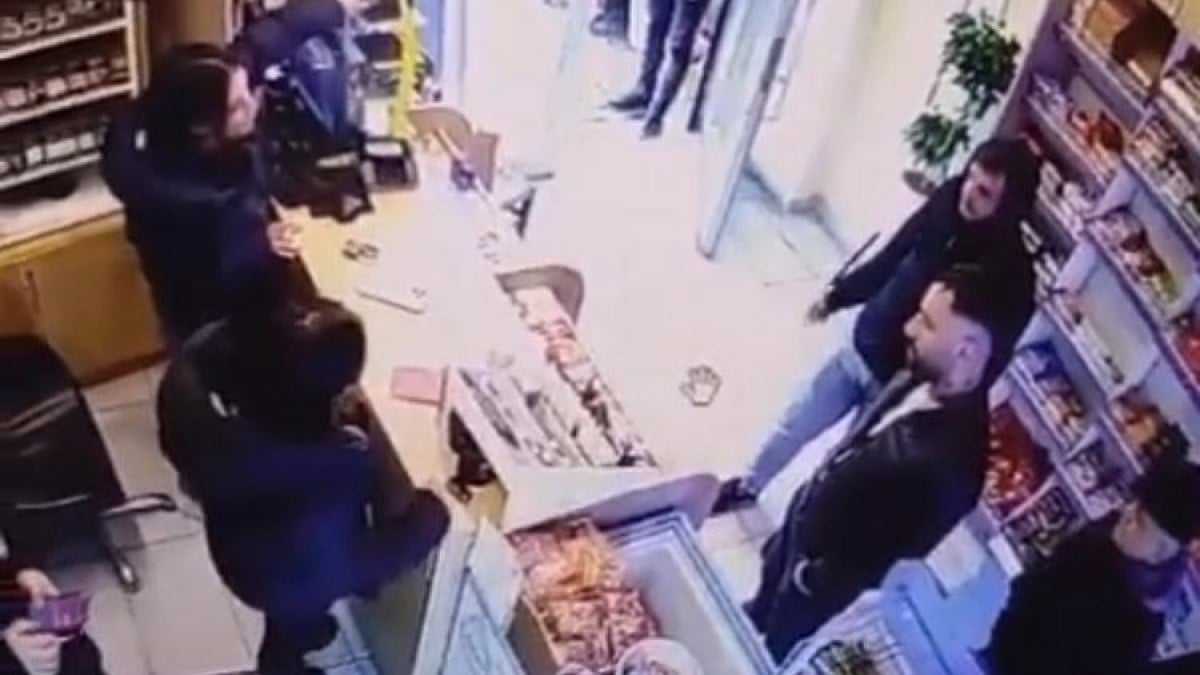 İstanbul’da bir tekel bayi saldırısı daha! Kadınların korku dolu anları kamerada