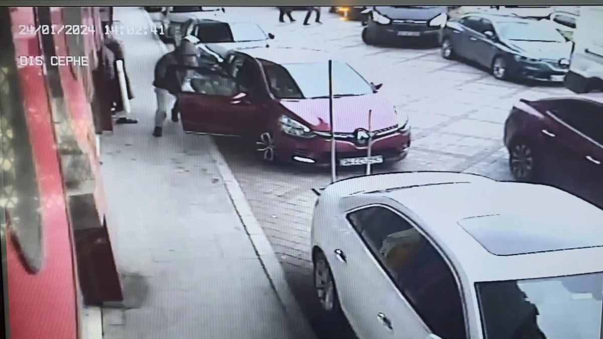 İstanbul’da elinde iki poşet dolusu para olan adamı böyle gasbettiler