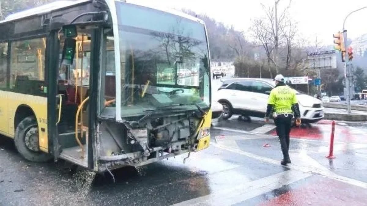 İstanbul’da İETT kazası! Bariyerlere çarptı: 3 yaralı