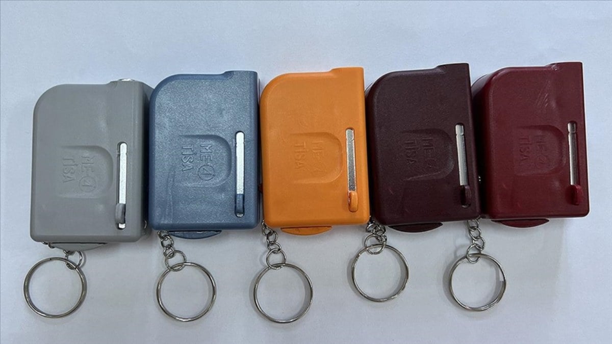 İstanbul’da lise öğrencileri, anahtarlık şeklinde deprem kiti geliştirdi