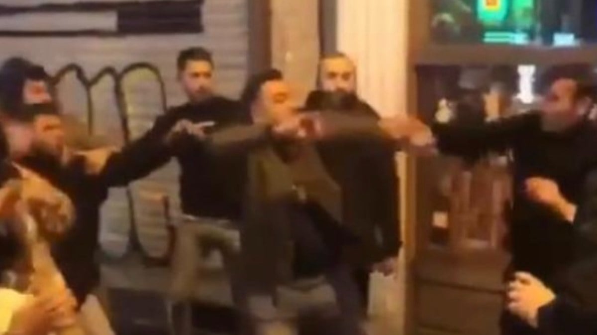 İstanbul’da satırlı sopalı ‘kız arkadaşıma yan baktın’ kavgası