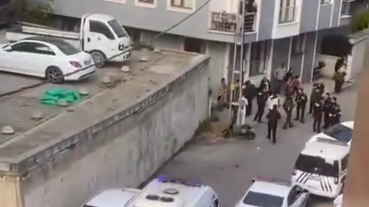 İstanbul’da silahlı kavga: Baba ve kızı yaralandı