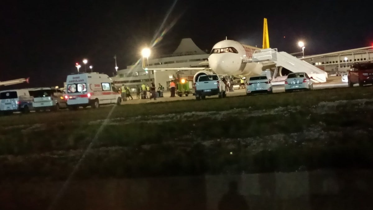 İstanbul’dan Riyad’a giden uçak Antalya’ya acil iniş yaptı