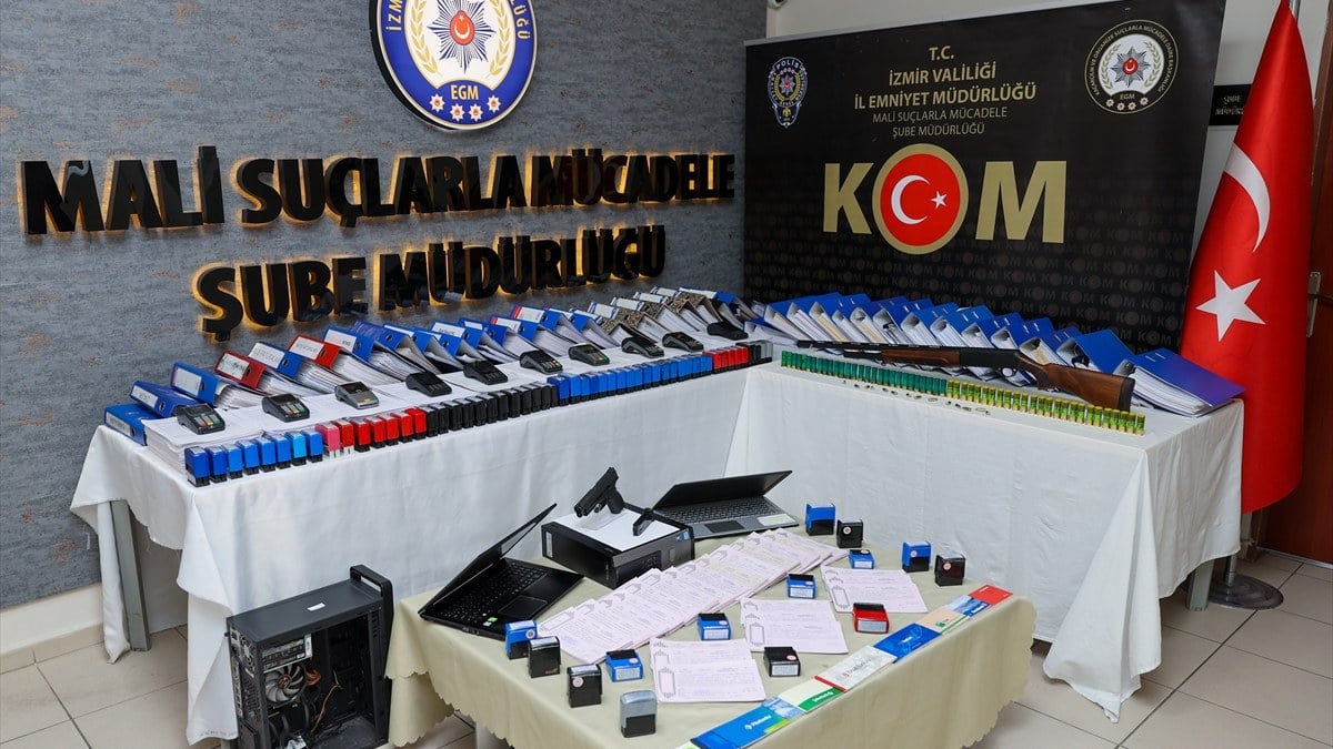 İzmir merkezli naylon fatura operasyonu: 17 şüpheli yakalandı