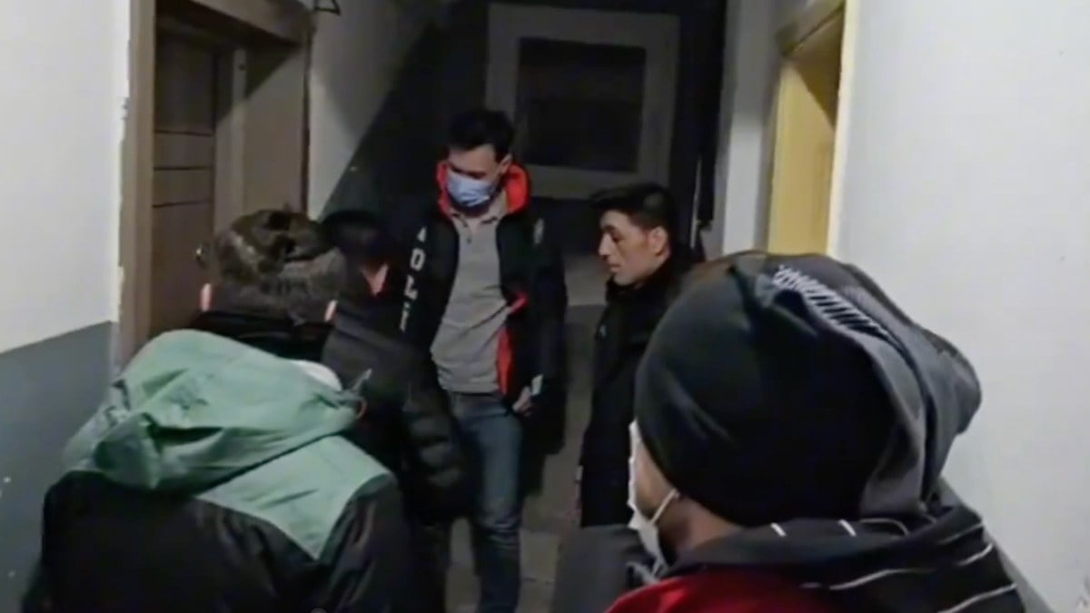 İzmir’de 11 göçmen kaçakçısı ile 92 düzensiz göçmen yakalandı