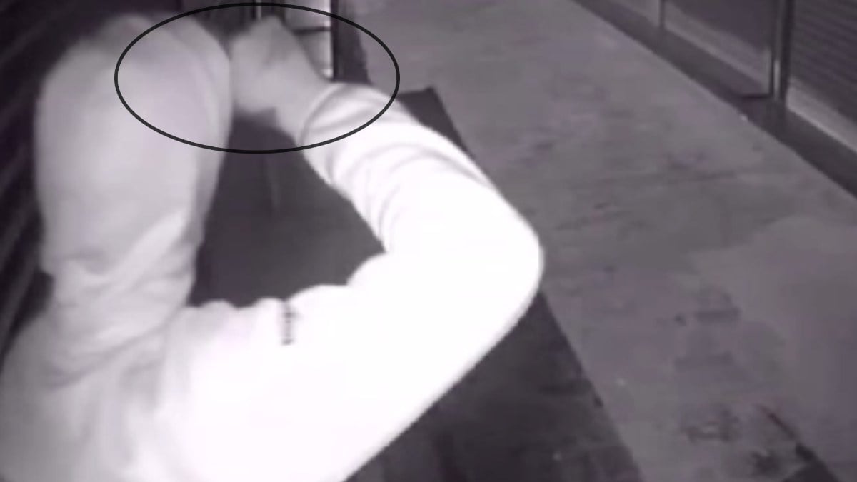 İzmir’de azılı hırsız elindeki dövmeden yakalandı