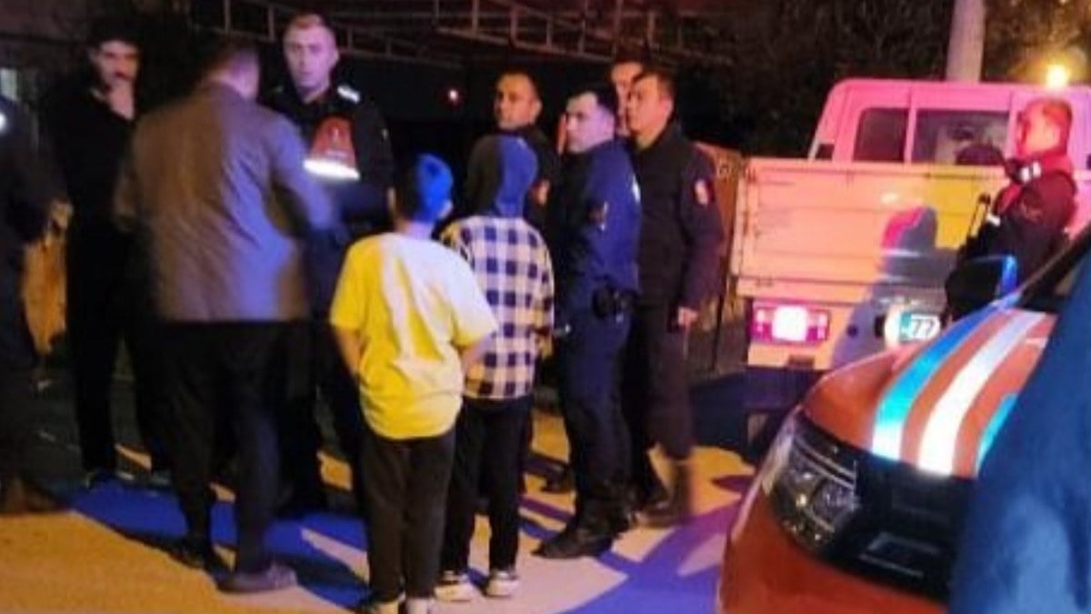 İzmir’de kardeş kavgası: Abisini silahla vurdu