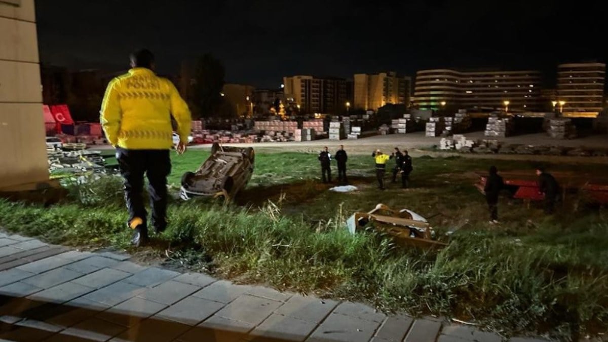 İzmir’de köpeğe çarpan polis aracı şarampole uçtu: 1’i ağır 3 yaralı