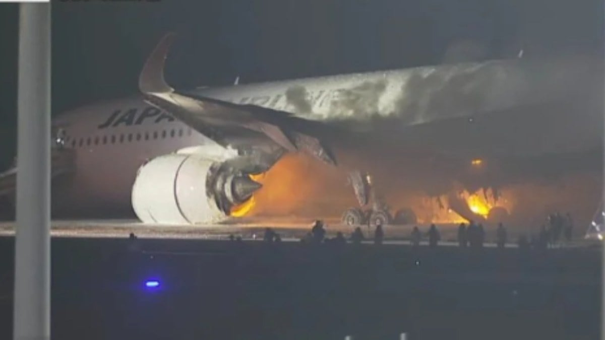 Japonya’da iki uçak çarpıştı! Tüm yolcular tahliye edildi