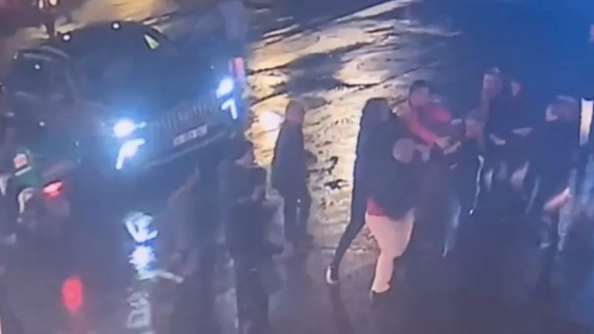 Kağıthane’de taksici kaosu: Tokat yiyen kadın bayıldı