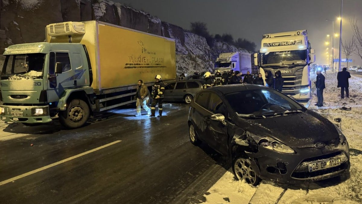 Kayseri’de 8 araç birbirine girdi: 5 yaralı