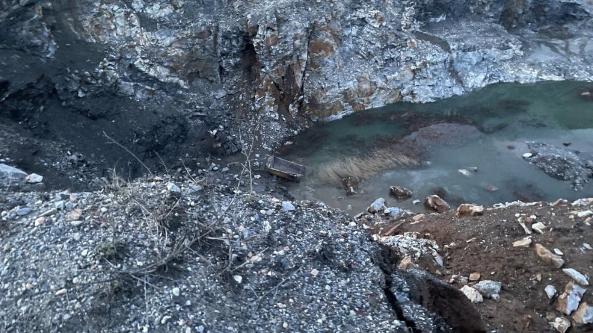 Kırklareli’nde uçuruma yuvarlanan kamyonun sürücüsü yaralı kurtuldu