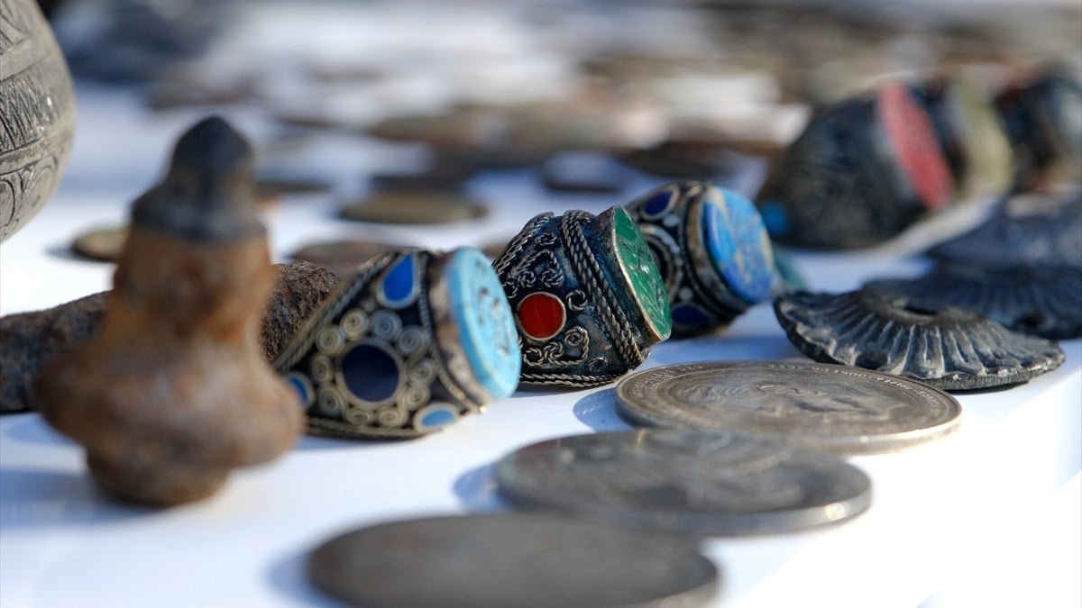 Kırklareli’nde yüzükten kapı tokmağına kadar tarihi eser niteliğinde 8 bin 568 obje ele geçirildi