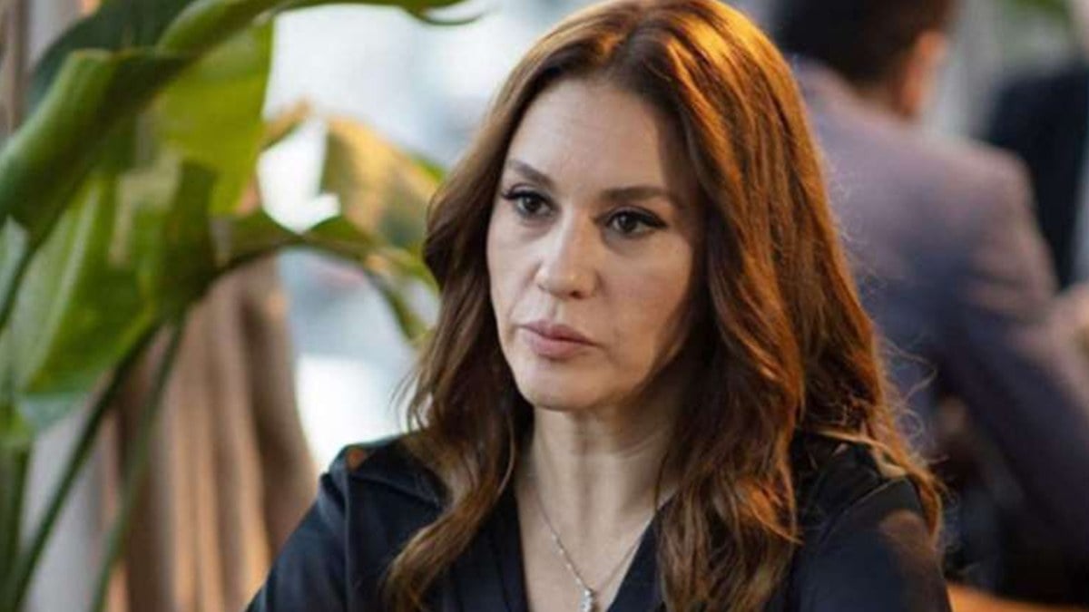 Kızılcık Şerbeti Kıvılcım’ın transparan pozlarına iltifat yağdı “Kim der ki 44 yaşında”