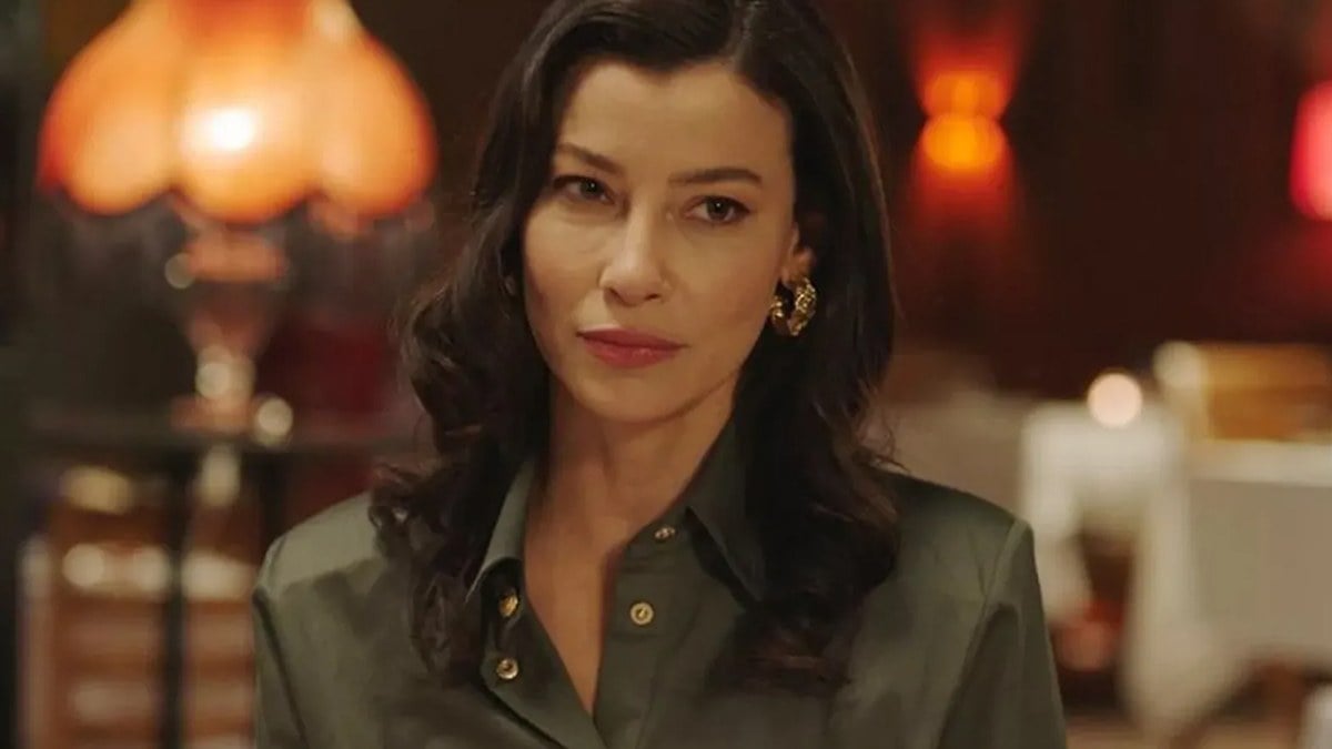 Kızılcık Şerbeti’nin Alev’i cesur pozlarıyla yıktı geçti “Altını giymeyi unutmuşsun”