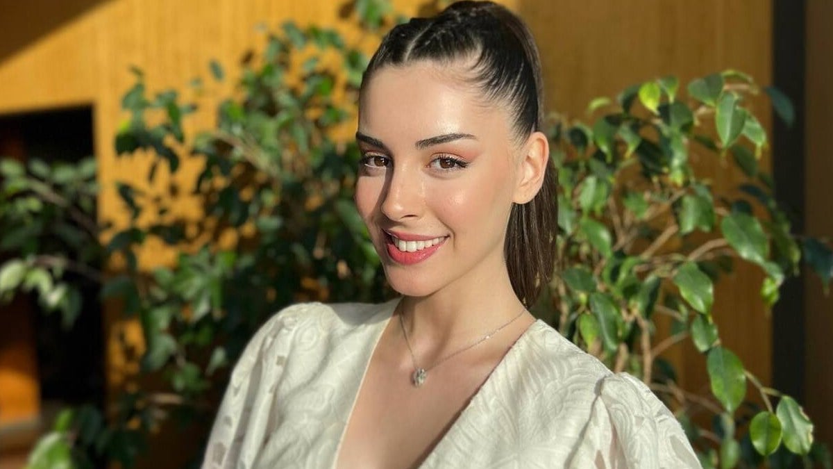 Kızılcık Şerbeti’nin Çimen’i dekolteyi arşa çıkardı, hayranları çıldırdı! “Çok cesursun”