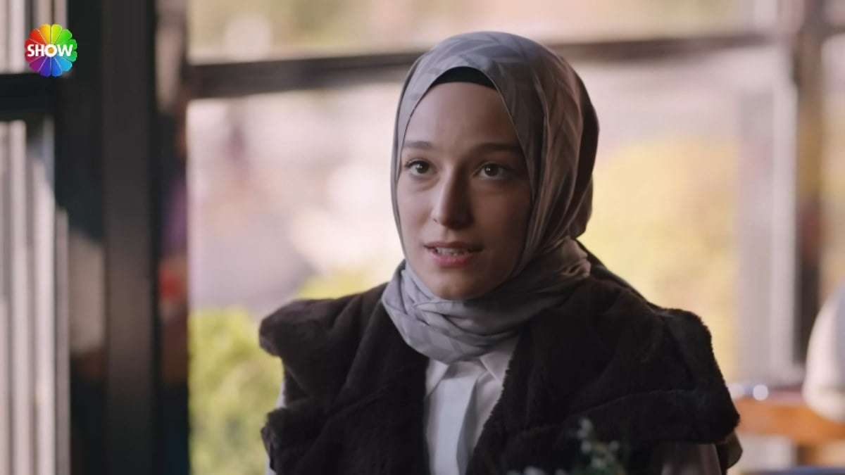 Kızılcık Şerbeti’nin Mihri’si derileri giydi, hayranları iç çekti “Metehan tesettürsüz görünce…”