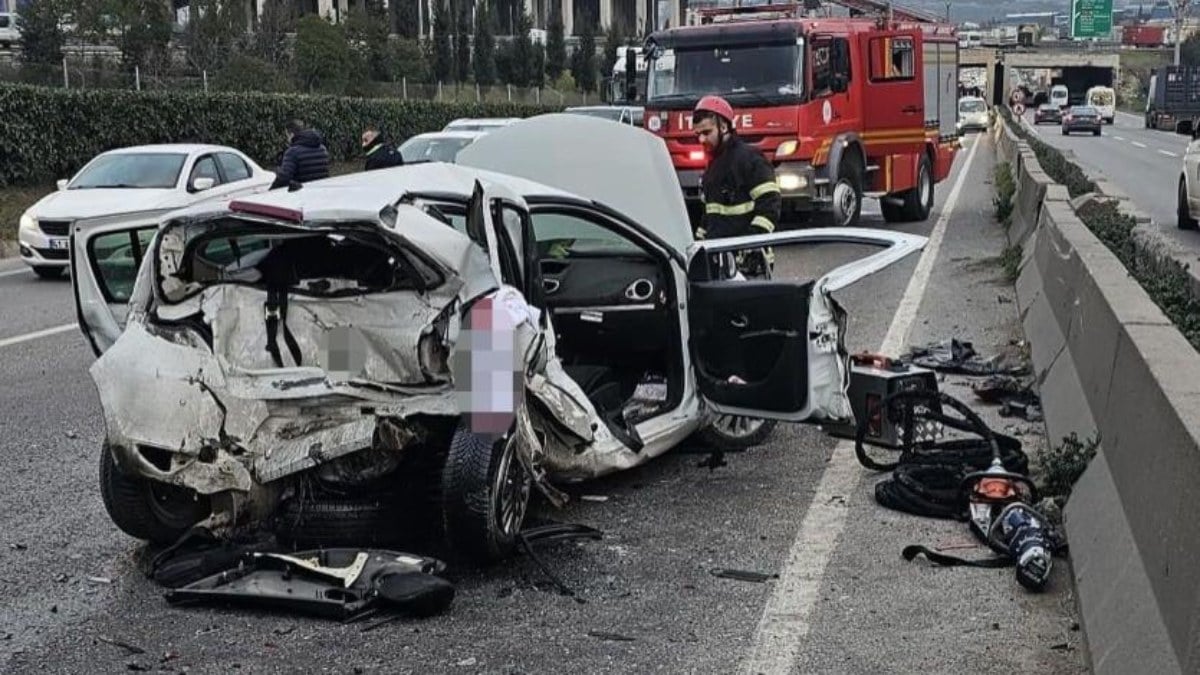 Kocaeli’de 4 araç birbirine girdi: 1 ölü 1 yaralı