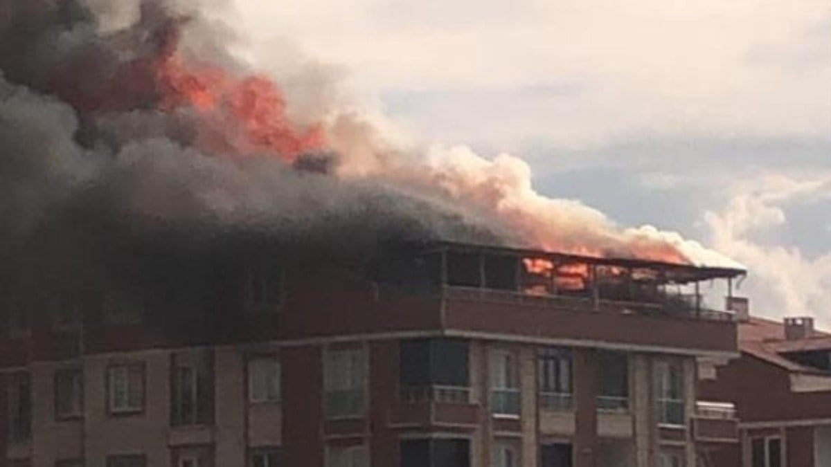 Kocaeli’de dubleks daire alevlere teslim oldu… Hasar büyük!