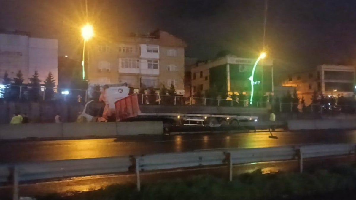 Kocaeli’de kağıt gibi ezilen tırdan sağ çıktılar