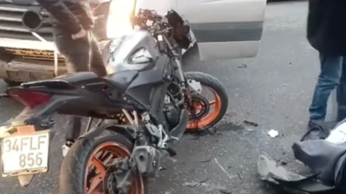 Kocaeli’de kaza: Motosikletle servis kafa kafaya çarptıştı