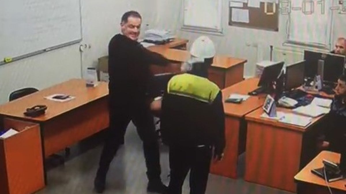 Kocaeli’de tepki çeken olay! Fabrika sahibi, işçinin yüzüne kağıtları fırlattı: O anlar…