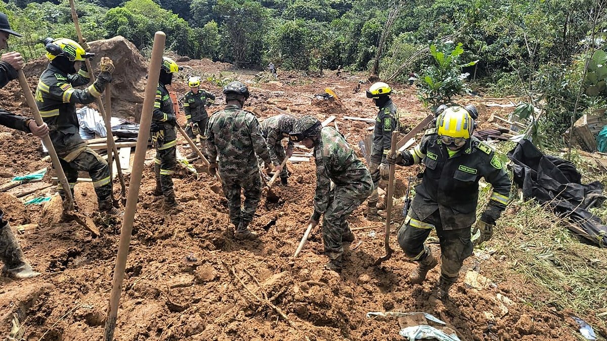 Kolombiya’da otoyolda toprak kayması: 33 ölü
