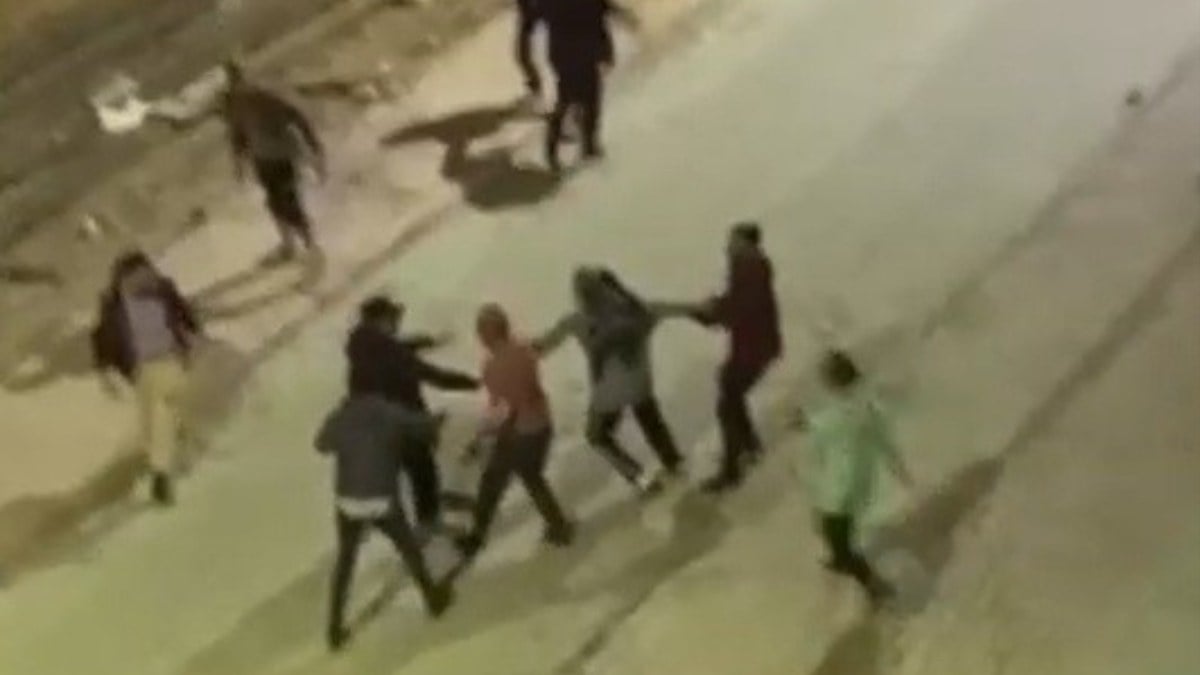 Konya’da kadınlı erkekli grup birbirine girdi! O anlar kamerada…