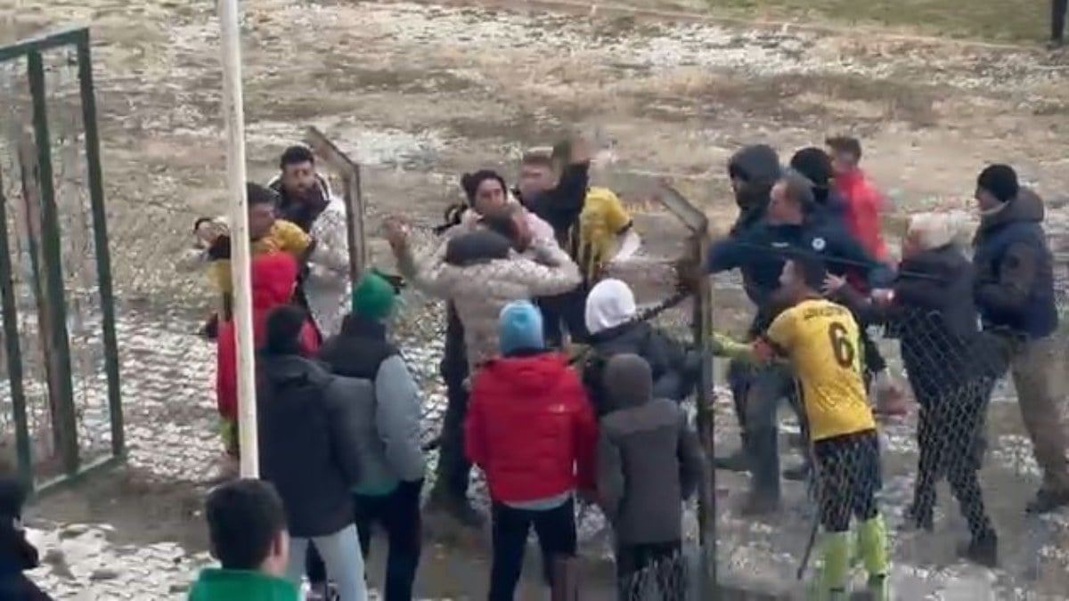 Konya’daki amatör küme birbirine girdi: 2 kişi yaralandı