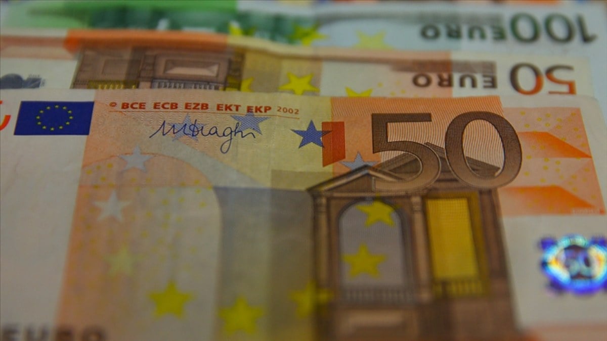 Kosova, 1 Şubat’tan itibaren nakit ödeme işlemlerinde euro kullanacak