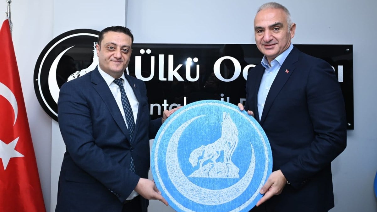 Kültür ve Turizm Bakanı Mehmet Nuri Ersoy, Antalya Ülkü Ocakları’nı ziyaret etti